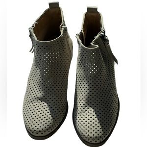 Booties- Time Tru Memory Foam booties with side zipped - Preloved condition SB9